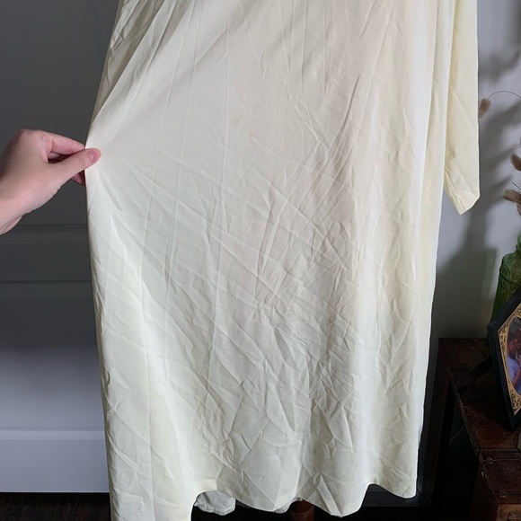 Shadowline pale yellow Nightgown set - Picture 8 of 15